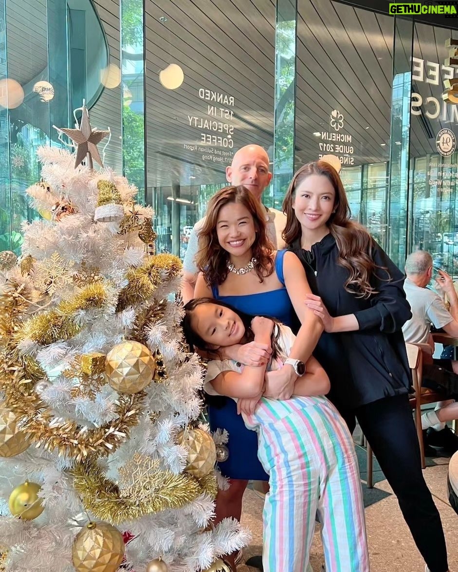 Taksaorn Paksukcharern Instagram - Happy birthday auntie Uuh ! ขอให้ป้าอุ๊ที่รักมีความสุขมากๆ งานดี เงินดี มีเวลาว่างบินกลับไทยมาสปอยเพื่อนและหลานบ่อยๆนะคะ LoVe U 🎂❤️🎉🎉🎉 @uuhlala