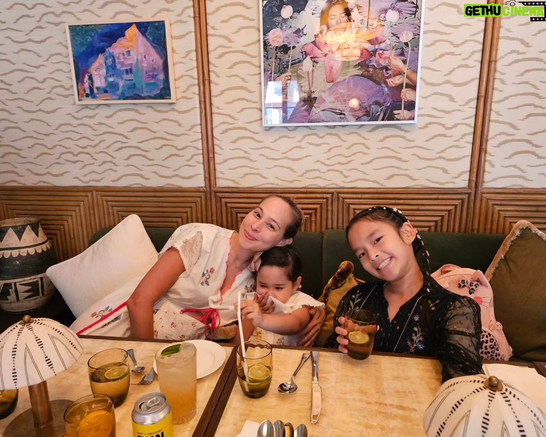 Taksaorn Paksukcharern Instagram - Happy Birthday Sophie ! ขอให้คุณแม่คนเก่งมีความสุขมากๆ @pacharee ขายดีทั่วโลกแบบนี้ตลอดไปนะคะ 🎂❤️🎉🎉🎉 @pachareesophie