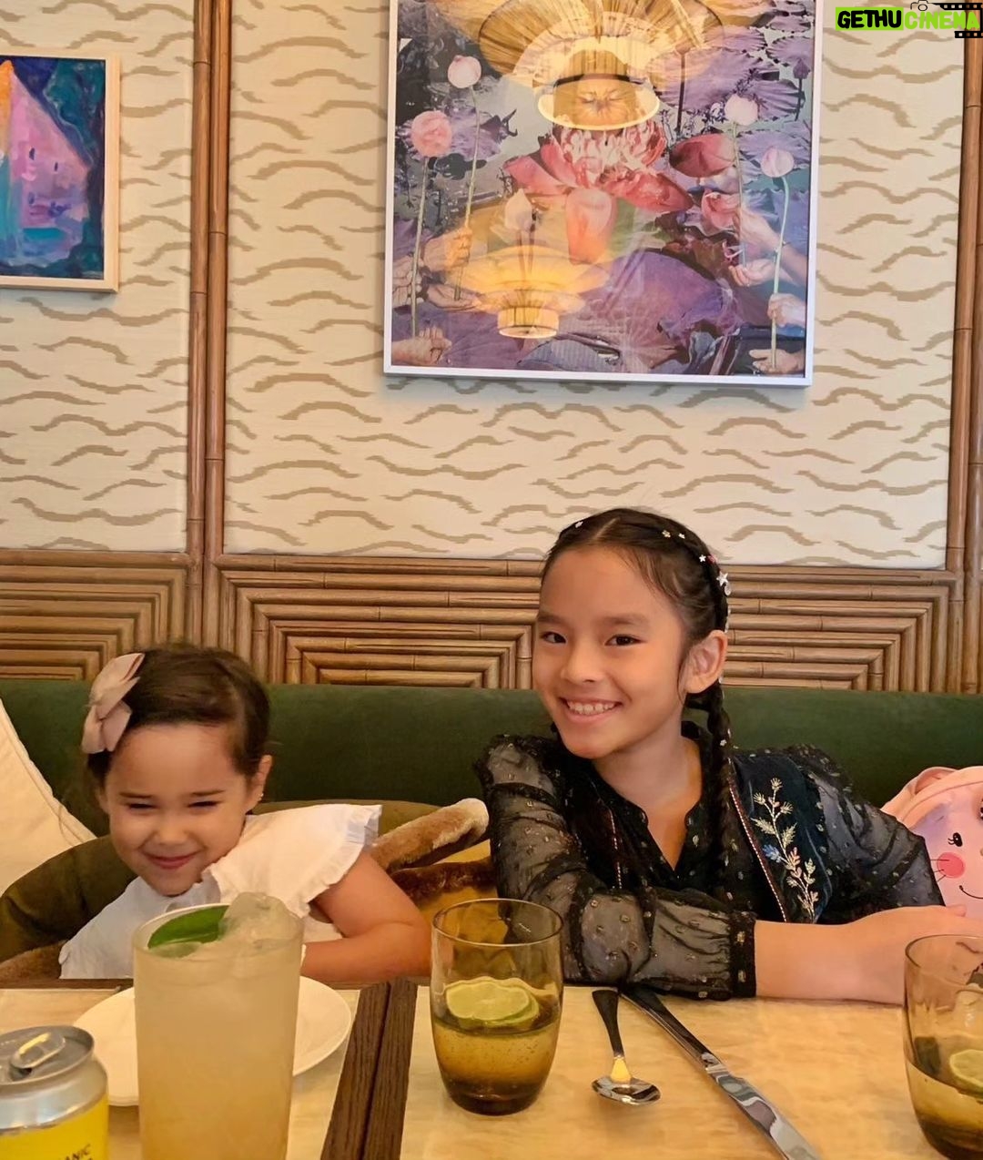 Taksaorn Paksukcharern Instagram - Happy Birthday Sophie ! ขอให้คุณแม่คนเก่งมีความสุขมากๆ @pacharee ขายดีทั่วโลกแบบนี้ตลอดไปนะคะ 🎂❤️🎉🎉🎉 @pachareesophie
