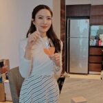 Taksaorn Paksukcharern Instagram - 🍹เติมความสดใสให้ผิวและสุขภาพกับอินเนอริ อาซาอิ บี-มิกซ์ วันละ 1 ซอง ชงผสมน้ำครึ่งแก้ว แอฟดื่มหลังอาหารเช้า เพิ่มความพร้อมก่อนไปทำงานค่ะ 1 ซองอัดแน่นด้วยสารสกัด 19 ชนิด รสเปรี้ยวสดชื่น 😍 สนใจสอบถามข้อมูลเพิ่มเติมได้ที่ IG 👉🏻@inneribrand สำหรับลูกค้าที่อยากไปช้อปที่ร้าน ผลิตภัณฑ์เสริมอาหารอินเนอริทุกสูตรมีวางจำหน่ายที่ร้าน EVEANDBOY ทุกสาขาค่า ไปช้อปกันได้เลยค่ะ 💕 #inneri #acaibmix #premiumsupplement #แบรนด์ของแอฟ #eveandboy