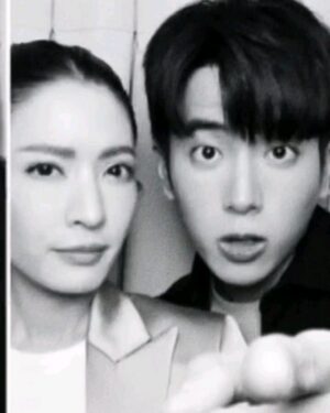Taksaorn Paksukcharern Instagram - ชั้นจะไม่ปล่อยนายไปอีกแล้ว...พี่หยินกล่าว 🤭

ขอบคุณที่ติดตามกันมาตลอดค่ะ หวานบ้าง ขมบ้าง หวังว่าจะสร้างความสุขให้ทุกคนนะคะ แอฟแฮปปี้ สนุกกับกองนี้มากค่ะ มีเรื่องให้ยิ้มหัวเราะทุกคิวการถ่ายทำ ได้เรียนรู้จังหวะการแสดงใหม่ๆ ต้องขอขอบคุณพี่เขต พี่เพชร ผกก.  ครูปราง  นน พี่ก้อง นักแสดงร่วม และทีมงานทุกท่านค่ะ 🙏🏻

วาเลนไทน์นี้ขอให้หารักของคุณให้เจอเหมือนหยินกับเชนนะคะ 🩷

#หารักด้วยใจเธอ #FindYourselfT
@kongthupproduction @insight.entertainment @gmmtv @viu_th