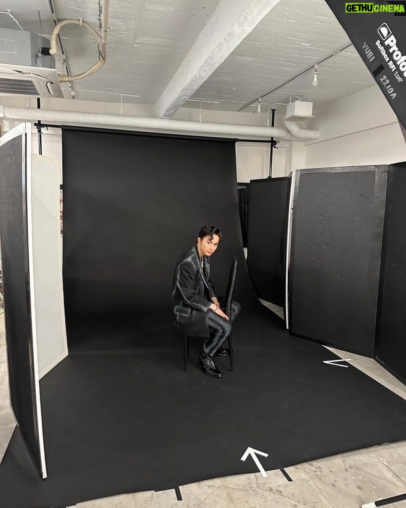 Takuya Kusakawa Instagram - . GIANNABOYFRIEND 本日発売ですロックですギラギラ #PR