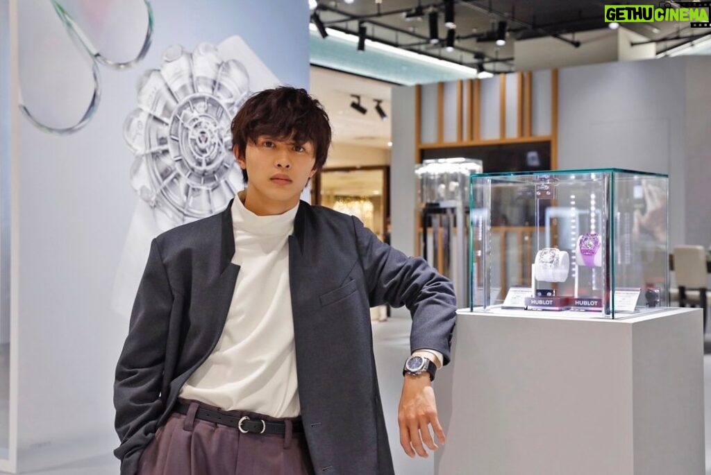 Takuya Kusakawa Instagram - . 伊勢丹新宿店 本館 1階 ザ・ステージで開催中の『HUBLOT LOVES ART』にお邪魔しました！ 時計好きには堪らない空間でした🤤 素敵なお時間をありがとうございます！ #hublot #ウブロ #PR