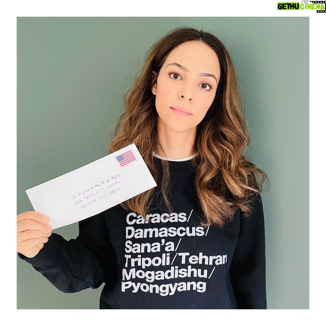 Tala Ashe Instagram - There’s so little we can do beyond supporting the unbelievable courage of the Iranian people, continuing to tell their stories and put a spotlight on their fight. Any gender, any ethnicity- join us and let’s keep the momentum going with #youvegotmailiran. #mahsaamini #jînaemînî #freeiran @youvegotmailiran