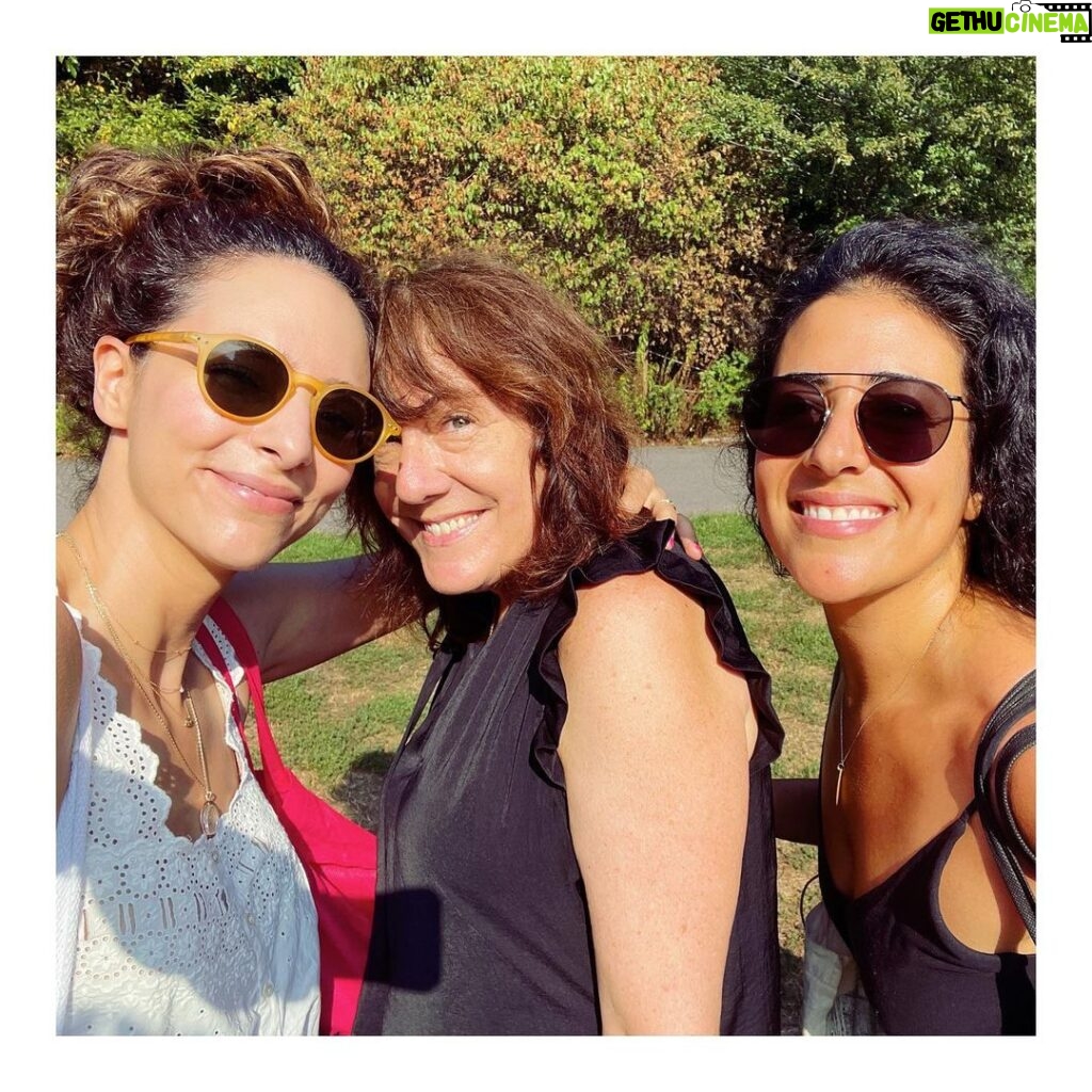 Tala Ashe Instagram - vagrant ladies reunited on a idyllic prospect park day 💚 📚🌳