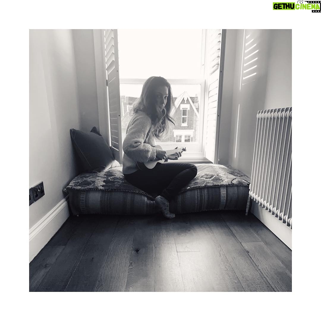 Tala Ashe Instagram - highly recommend some alone time far away from home. (uke optional, foreign country preferred) 🖤