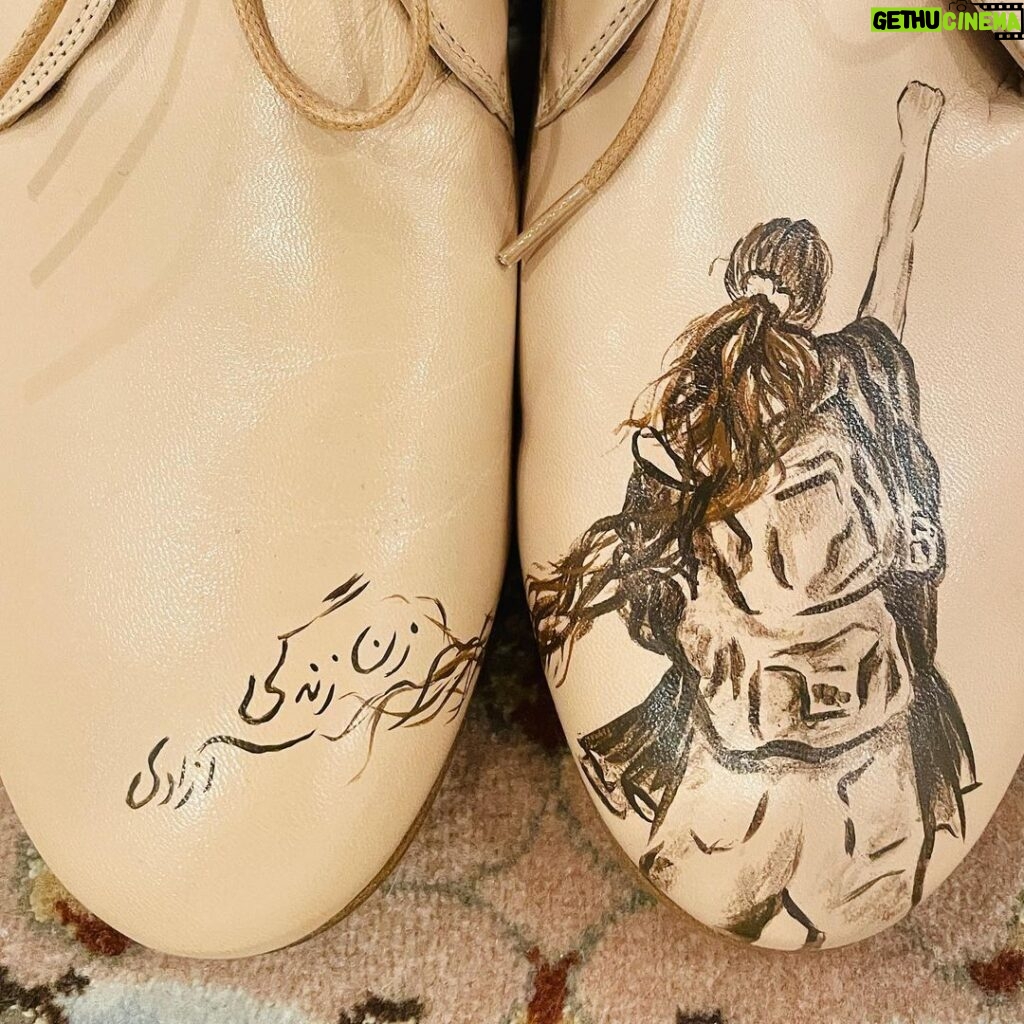 Tala Ashe Instagram - today marks 100 days since the start of this revolution. grateful to @nafarimoda for these incredible kicks- forever in solidarity with my beloved Iranians from head to toe. 💚🤍❤️ Woman. Life. Freedom. ‎زن. زندگی. آزادی