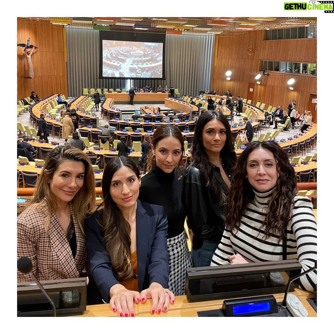 Tala Ashe Instagram - 2022: it was the best of times, it was the worst of times. may 2023 bring a free Iran 💚🕊️❤️ #زن_زندگی_آزادی