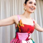 Tamannaah Instagram - Thankyou @realbollywoodhungama for honouring me with the Best Actor of the Year - Female (Series) award for Jee Karda & Aakhri Sach✨ Special thanks to @nonu_chidiya & @maddockfilms for giving me Lavanya! ❤️ Robbie Sir, @preeti_simoes and @neeti_simoes, thanks for believing in me with Aakhri Sach❤️ Grateful! 💫
