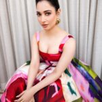 Tamannaah Instagram - Thankyou @realbollywoodhungama for honouring me with the Best Actor of the Year - Female (Series) award for Jee Karda & Aakhri Sach✨ Special thanks to @nonu_chidiya & @maddockfilms for giving me Lavanya! ❤️ Robbie Sir, @preeti_simoes and @neeti_simoes, thanks for believing in me with Aakhri Sach❤️ Grateful! 💫
