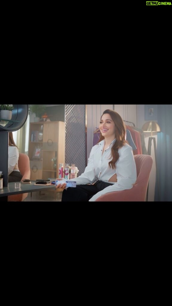 Tamannaah Instagram - Discover the power of fragrance with Bath and Body Works🩵🩵🩵 @bathandbodyworksindia #bathandbodyworksindia #ad
