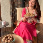 Tamannaah Instagram - This festive season treat yourself and your loved ones to delicious, fresh walnuts from Chile. Chilean walnuts are famous around the world for their great taste, high quality and counter seasonal freshness…. And now they’re available easily all across India. Get your Chilean walnuts from all major dry fruit stores and e-commerce platforms. @chilewalnuts.india #walnutsfromChile #walnuts #chileanwalnuts #smartfood #brainfood #festiveseason #ad
