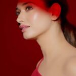 Tamannaah Instagram - I’ve been a big fan of Shiseido since years and I’m thrilled to be able to represent the #ShiseidoSkincareTrio. Eudermine Activating Essence, Ultimune Power Infusing Serum and the Essential Energy Activating Cream keeps my skin radiant even during travel and long hours on set. Shiseido’s skincare is backed by science and I genuinely believe this trio can bring that youthful glow to your skin too!