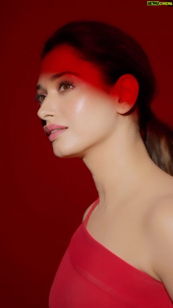 Tamannaah Instagram - I’ve been a big fan of Shiseido since years and I’m thrilled to be able to represent the #ShiseidoSkincareTrio. Eudermine Activating Essence, Ultimune Power Infusing Serum and the Essential Energy Activating Cream keeps my skin radiant even during travel and long hours on set. Shiseido’s skincare is backed by science and I genuinely believe this trio can bring that youthful glow to your skin too!
