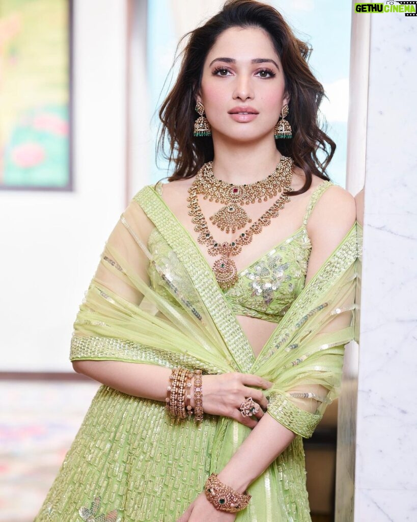 Tamannaah Instagram - Hello Bengaluru! I’m all set to make my way to the Jewels of India show on October 27th to inaugurate the 25th edition. Your presence will make it even more special. See you there!" 💎🇮🇳 #JewelsofIndia