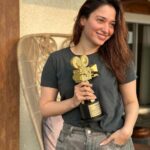 Tamannaah Instagram - Thankyou @realbollywoodhungama for honouring me with the Best Actor of the Year - Female (Series) award for Jee Karda & Aakhri Sach✨ Special thanks to @nonu_chidiya & @maddockfilms for giving me Lavanya! ❤️ Robbie Sir, @preeti_simoes and @neeti_simoes, thanks for believing in me with Aakhri Sach❤️ Grateful! 💫