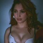 Tamannaah Instagram - “Chaand jab aadha ho jaave hai …toh bhi chaand hi kehlave hai” -Omkara