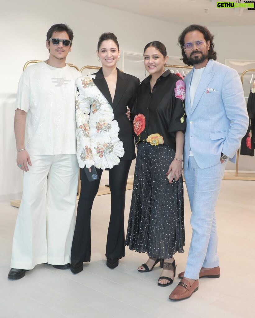 Tamannaah Instagram - @rahulmishra_7 and @divyabmishra thank youuu for such a heartwarming afternoon! 💖✨ An intimate setup that turned into a haven for genuine conversations… We dived into the worlds of fashion, sustainability, business, and all things creative. And Rahul's new store and collection? AFEW is casual glam at its best – glamorous yet comfy! Loved every moment of it. 🫶🏻🫶🏻🫶🏻