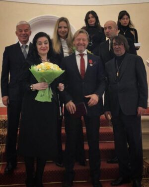 Tamara Gverdtsiteli Instagram - Без лишних слов. Большая честь...#москва#кремль#награждение#президент#владимирпутин#россия#благодарность#тамарагвердцители#олеггазманов#дмитрийхаратьян#юрийбашмет#игорькрутой#продюсер#сергейпудовкин