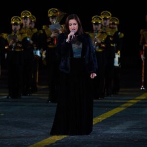 Tamara Gverdtsiteli Instagram - Дорогие друзья! Спешу сообщить Вам, что с 27 августа по 5 сентября пройдет Международный военно-музыкальный фестиваль «Спасская башня». Фестиваль пройдёт в Москве на Красной площади в формате «COVID free». В этом году принимаю участие в вечерних представлениях Фестиваля на его открытии — 27 августа, а также ежедневно с 28 августа по 3 сентября. До новых встреч, дорогие мои! #гвердцители#тамарагвердцители#москва#продюсер#сергейпудовкин#пцпудовкин#фестиваль#спасскаябашня#краснаяплощадь#анонс#covidfree