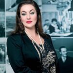 Tamara Gverdtsiteli Instagram – Уважаемые коллеги. Относительно «соседского вопроса» , связанного с народной артисткой России Тамарой Гвердцители. Комментарии со стороны Тамары Михайловны здесь излишни , в связи с техническим заключением комиссии от управляющей компании (экспертиза ТСЖ) , показавшей , что ошибки при перепланировке «соседом снизу» , сделанные при проведении строительных работ , повлекли за собой нарушения в вентиляционных шахтах. 
Мы предполагаем, что дальше будут дополнительные рутинные проверки и технические заключения. 
Мы не планируем обсуждать и  комментировать эту ситуацию и будем ждать справедливого решения по существу.
P.S.
В настоящий момент адвокаты певицы готовят иск двум изданиям по защите чести достоинства за публикацию ложной информации.

С уважением , продюсер 
С. Н. Пудовкин Moscow, Russia