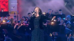 Tamara Gverdtsiteli Instagram - Фрагмент сегодняшнего выступления в Кремлёвском Дворце, к 300-летию прокуратуры России #тамарагвердцители #юностьмоя #москва #кремль #кремлевскийдворец #продюсер #сергейпудовкин #прямойэфир #тв #первыйканал