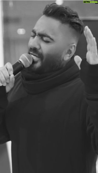 Tamer Hosny Instagram - اول بروڤه على اغانيا الجديده مع فرقتي الموسيقيه اللي هما اصحابي و اخواتي من ايام الجامعه البروڤه كانت تحت اشراف الاستاذه تاليه موضوع رجوعنا من اول بروڤه مع الفرقه الموسيقيه