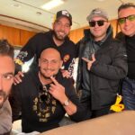 Tamer Hosny Instagram - بمناسبة الاعلانات انا حالاً بصورلكم اعلان لرمضان ان شاء الله يعجبكم بنمسي عليكم انا و اخويا حسام وفريق العمل قولوا بقى انتوا … تفتكروا انا بصور اعلان ايييييه؟؟😉🫶❤️