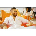 Tamer Hosny Instagram - صباح الفل يا شاطرين مين شاطر النهارده و هيعرف الصور دي كانت من اي عمل 😉؟؟