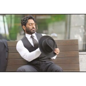 Tamer Hosny Instagram - صباح الفل عالكل 
عندي صور لطيفه منزلتش من شغل ليا قبل كده ، حابب اشارككم بيها و كل كام يوم هنزل منهم 
و بالمره اشوف مين  الشطار اللي هيعرفوا الصور دي من اي عمل ليا 😉