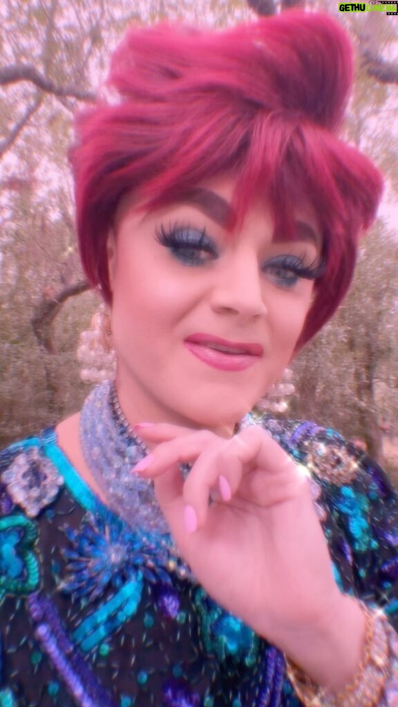 Tammie Brown Instagram - New Year’s Resolution 🎊🎉✨ book your @cameo .. #queenwithacause #notgrooming #nationaltreasure #queericon Fulton, Texas