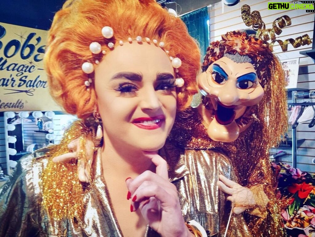 Tammie Brown Instagram - Filming with the Galz , Time Machine video .. Madame @hippycsienna @cxxnndygurl_ and Joe managing Madame .. I would’ve never thought that I would have become friends with Madam .. #queenwithacause #notgrooming #protectpuvungna #nationaltreasure #freeorcas #freelolita #savetheorangutans #boycottpalmoil Long Beach, California