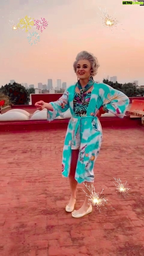 Tammie Brown Instagram - Chispas ✨ Bring In The, New Year 🎉 Roof & Ciudad de México 🇲🇽 🇺🇸🇧🇷 it’s always best that I lead the way . With @marcelobciani and @bethisms @sentientmuppetfactory Book your @cameo #queenwithacause #notgrooming #nationaltreasure #queericon Fulton, Texas