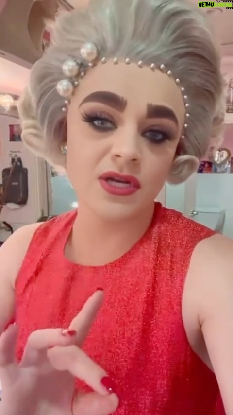 Tammie Brown Instagram - Holiday Sparkle ✨ Only three more stops . Thursday night I we’ll be in Phoenix Arizona at @desertridgeimprov presented by and you can get tickets through @flipphoneevents 16&17 Atlanta, Georgia presented by and tickets available through @wussyevents @wussymag 22&23/12 Austin, Texas at the @vortex_rep presented by and tickets through @fullgalloparts Book your @cameo for someone special birthday wishes, anniversaries good pep-talk I’m still selling my Tammie Brown facial impressions buy one get the other one free. #queenwithacause #notgrooming #nationaltreasure #queericon Long Beach, California