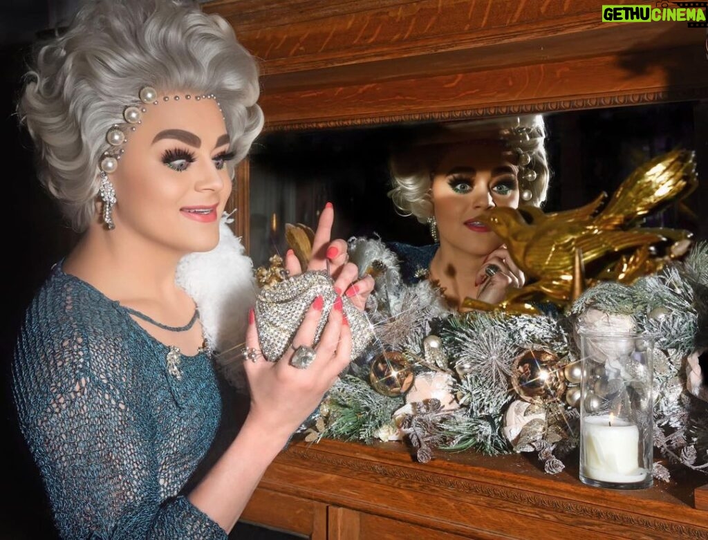 Tammie Brown Instagram - Holiday Sparkle Tour !!! 1/12 Minneapolis, St. Paul at The Poorhouse tickets available through @flipphoneevents 7/12 Los, Angeles, California at @elcidsunset tickets available in my bio here on Instagram 8/12 San Diego, California @urbanmos 10/12 San Francisco, California at the @theoasissf 14/12 Phoenix, Arizona at @cblivephx tickets available through @flipphoneevents 16&17/12 Atlanta, Georgia presented by and further details @wussymag 22&23/12 Austin, Texas at the @vortex_rep tickets available through @fullgalloparts .. it sure will have special guests .. if you’re here and Vallarta tonight Tuesday, 21 November I am at @act2pv finishing up the last night of my Time Machine comedy concert 🎵 .. book your @cameo for special occasions, such as birthdays, pep talks, anniversaries you got it .. photo and styling by @glamgender #queenwithacause #notgrooming #nationaltreasure #queericon #boycottpalmoil Puerto Vallarta, Jalisco