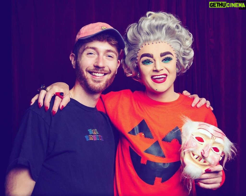 Tammie Brown Instagram - So tickled to be working on new music with @jake.glass and also be roommates .. photos by @joshua_giant @theonlyjizzelle .. are you ready for the Tammie Brown Halloween Spooktacular I New York City, October 21 @thebeechman get your tickets 🎫 @spincyclenyc Provincetown, Massachusetts, October 26 and 27th @redroomptown for Spooky bear October 29 Fort Lauderdale, Florida Time Machine @cannonballbash Salem, Massachusetts October 29th @artrevents .. I am currently selling Tammie Brown facial Impressions by one get the other 1/2 off .. book your @cameo #queenwithacause #notgrooming #nationaltreasure #freeorcas #poorcelebrity #protectpuvungna #savetheorangutans #boycottpalmoil Easton, Pennsylvania