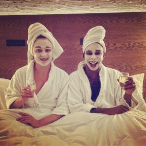 Tammie Brown Instagram - With this cutie @honeydavenportofficial indulging in a little champagne and self care 🧖🏿‍♀️.. check out @honeydavenportofficial Legendary [ LEGENDS ONLY Remix] featuring @theonlyalaska5000 .. book your @cameo 

#notgrooming #queenwithacause #nationaltreasure #poorcelebrity #protectpuvungna #freeorcas #savetheorangutans #boycottpalmoil