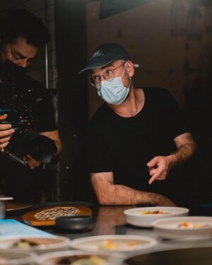 Tamy Emma Pepin Instagram - Opa! Après une diffusion réussie sur la plateforme de streaming Vrai, l’émission Resto Pop-Up est maintenant diffusée sur la chaîne de television canadienne Zeste. Déjà deux ans depuis ce délicieux tournage, entourée de la merveilleuse équipe de Sphère Media et des chefs de la scène culinaire montréalaise. Des rencontres et des recettes, à visionner sur Zeste en famille ou entre amis, les vendredis à 11:30 et 16:30, ou sur demande via les plateformes de Québecor. 🥰 

#montreal #montrealculinaire #restosmontréal #foodshow