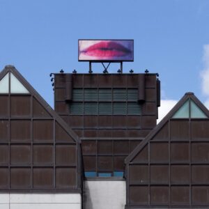Tamy Emma Pepin Instagram - Absolument ravie de présenter quelques une de mes oeuvres d’art préférées du répertoire de @artpublicmtl. Art Public MTL est une plateforme née d’une collaboration entre le Ministère de la Culture et des Communications du Québec, Tourisme Montréal et la Ville de Montréal. @Montreal compte plus de 1000 oeuvres disposées au public sur l’ensemble du territoire 💙 Voici mon top 5, je me permets de conserver un penchant pour la sculpture et l’époque des automatistes. Xo 

1. Hommage à René Lévesque, Robert Roussil
2. La Voie Lactée, Geneviève Cadieux 
3. Réveil de la conscience par la solitude, Jacques Huet
4. Square forms and circles, Barbara Hepworth
5. La Force, Armand Vaillancourt

Pour plus de détails :  artpublicmontreal.ca

#artpublic #artpublicmtl #montreal #sculpture #curation #publicart #quebec