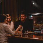 Tamy Emma Pepin Instagram - Beaucoup de plaisir avec tous nos invités dans cet épisode de #restopopup. Incroyable découverte @Anitaymfeng. Arrivée au Québec de la Chine à l'âge de 10 ans, Anita a appris le métier de chef en travaillant dans la cuisine du Trilogie, entreprise de ses parents. Elle part ensuite au Sichuan, en Chine, pour apprendre à cuisiner des plats traditionnels avec des méthodes plus anciennes, puis revient au Québec, où elle travaille sous la direction du chef John Winer Russell au @restaurant_candide - restaurant fétiche de Montréal. ⠀⠀⠀⠀⠀⠀⠀⠀⠀ Dans cet épisode, on prépare un poisson vapeur au gingembre, avec garnitures et oignons verts. ⠀⠀⠀⠀⠀⠀⠀⠀⠀ J’y ai entre autres appris qu’on aime servir les plats en entier dans la cuisine chinoise, car symboliquement, couper un poisson est perçu comme couper des liens, alors que l’acte de manger est pour se réunir 🌶❤️ ⠀⠀⠀⠀⠀⠀⠀⠀⠀ À visionner sur VRAI, et pour les chanceux, à déguster à l’adresse montréalaise d’Anita et son équipe : @jai.feng.mtl Photos : @madshitcray #restopopup #mtlrestos #foodshow #quebec Montréal, Québec