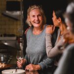 Tamy Emma Pepin Instagram - Amis Québécois! Six épisodes de la série Resto-Pop sont maintenant disponibles sur la plateforme VRAI. Un réel plaisir de tourner cette émission avec la relève culinaire de Montréal et la merveilleuse équipe de Sphère Média. 🥳 (photos : @madshitcray) ⠀⠀⠀⠀⠀⠀⠀⠀⠀ #Tv #Quebec #FoodShow #VRAI #Restopopup Montréal, Québec