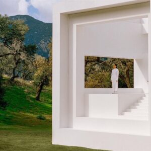 Tamy Emma Pepin Instagram - Dance meets sculpture in Solange's Metatronia (2018). Still a favorite. ⠀⠀⠀⠀⠀⠀⠀⠀⠀ #interdisciplinary #visualstorytelling #language
