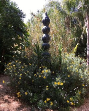 Tamy Emma Pepin Instagram - En 2017, j’ai eu le plaisir de discuter avec André Heller, artiste universaliste et créateur du Jardin Anima de Marrakech (@animagardenofficial). Grand ami de Jean-Michel Basquiat et Andy Warhol, je me permets de partager un de ses messages, toujours aussi pertinent aujourd’hui 🌸 

Had the great joy of meeting and chatting with André Heller in 2017. Andre Heller is the creator of Marrakech’s whimsical Jardin Anima, an imaginative and healing botanical garden at the footsteps of the Atlas Mountains. A long-time friend of Jean-Michel Basquiat and Andy Warhol, Andre Heller’s message is still relevant today. 

#quality