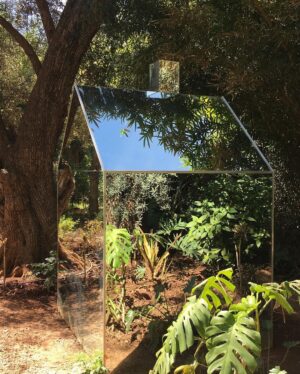 Tamy Emma Pepin Instagram - En 2017, j’ai eu le plaisir de discuter avec André Heller, artiste universaliste et créateur du Jardin Anima de Marrakech (@animagardenofficial). Grand ami de Jean-Michel Basquiat et Andy Warhol, je me permets de partager un de ses messages, toujours aussi pertinent aujourd’hui 🌸 

Had the great joy of meeting and chatting with André Heller in 2017. Andre Heller is the creator of Marrakech’s whimsical Jardin Anima, an imaginative and healing botanical garden at the footsteps of the Atlas Mountains. A long-time friend of Jean-Michel Basquiat and Andy Warhol, Andre Heller’s message is still relevant today. 

#quality