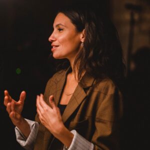 Tamy Emma Pepin Instagram - Opa! Après une diffusion réussie sur la plateforme de streaming Vrai, l’émission Resto Pop-Up est maintenant diffusée sur la chaîne de television canadienne Zeste. Déjà deux ans depuis ce délicieux tournage, entourée de la merveilleuse équipe de Sphère Media et des chefs de la scène culinaire montréalaise. Des rencontres et des recettes, à visionner sur Zeste en famille ou entre amis, les vendredis à 11:30 et 16:30, ou sur demande via les plateformes de Québecor. 🥰 

#montreal #montrealculinaire #restosmontréal #foodshow