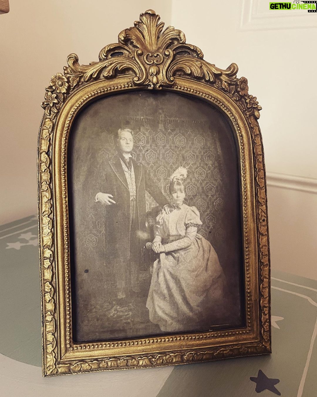 Tamzin Merchant - 1.3K Likes - The Spurnrose Siblings ✨Owners of the fanciest hats and the finest tea cakes on Finistere Crossing 💖
(I stole this from the set of Carnival Row on my last day of filming - yes I am a small-time criminal now, and I am on the lam, but I regret nothing because I love my Spurnbro @theandrewgower and I wanted this photo of us) xx