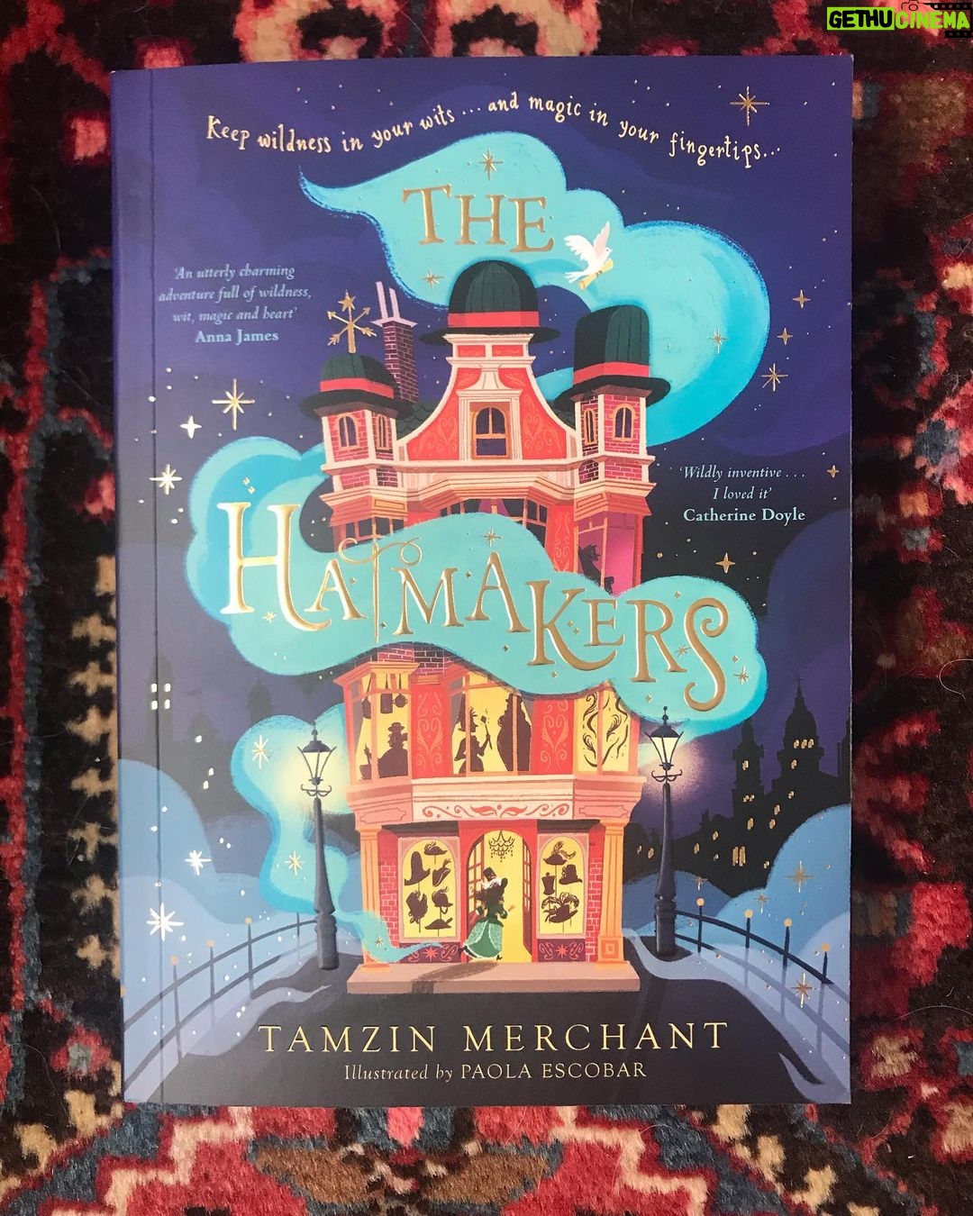 Tamzin Merchant - 1.2K Likes - My book #TheHatmakers is out in America in 2 weeks! 🇺🇸 ✨And it’s out in England in 4 weeks! 🇬🇧 🥳
You can pre-order it now (effectively buying future-you a present, how generous) the link’s in my bio 😘 ✨🎩 ✨
