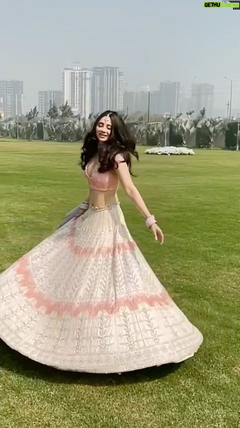 Tanishk Bagchi Instagram - @zarakhan you are killing it..amazing voice , thanks to @ijassmanak for this beautiful song.. both of u ruling chartsβ¦πππππ