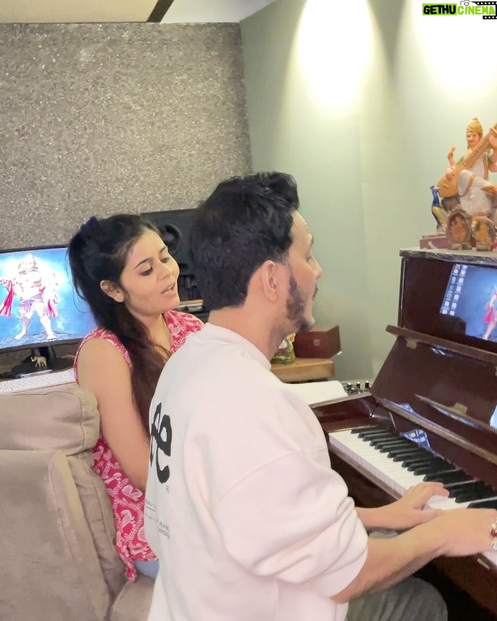 Tanishk Bagchi Instagram - Happy friendship day to everyone… Dedicating this beautiful rabindrasangeet with @renesabagchi to all my friends and fans..❤️❤️❤️❤️😊😊😊😊🤘🤘🤘
