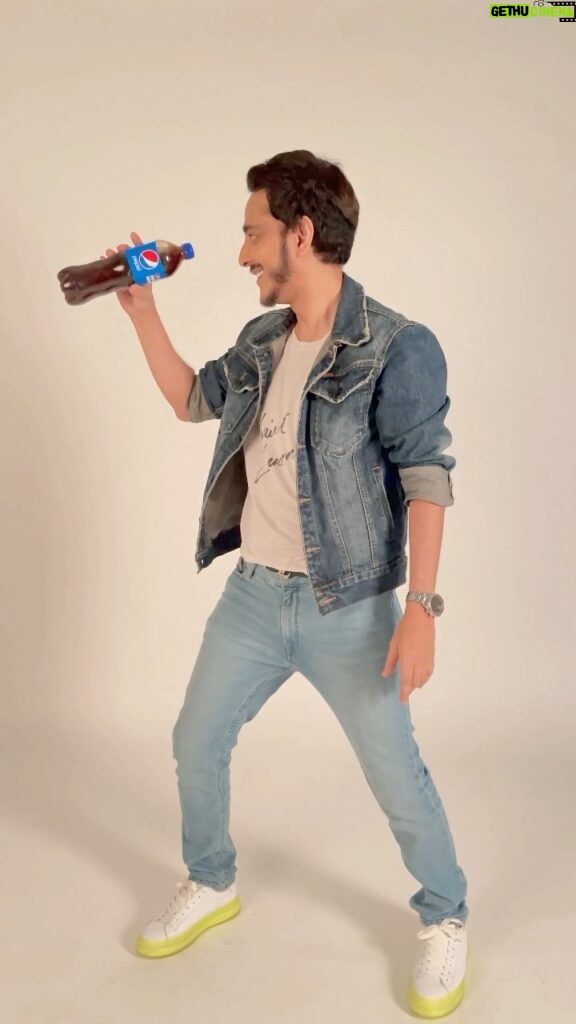 Tanishk Bagchi Instagram - Make the whole nation go crazy over your fizzy moves kyuki Swag Wali Pepsi, Tera Bhai Sexy. 💙 #PepsiSwagStepChallenge @pepsiindia